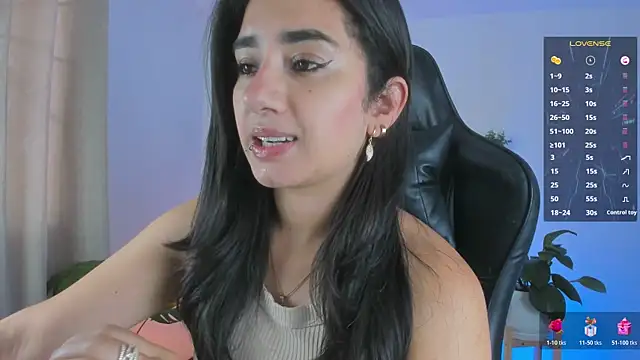 annadu011 online show from April 18, 2:32 pm