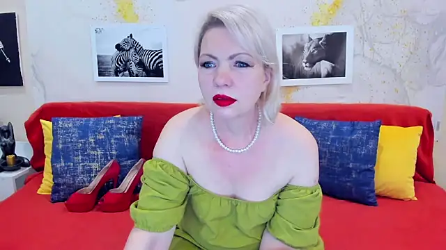 Snapshot of BeautyName chatting on February 27, 7:47 pm BeautyName online show from February 27, 7:47 pm