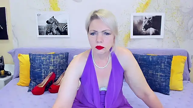 Snapshot of BeautyName chatting on March 10, 2:39 am BeautyName online show from March 10, 2:39 am