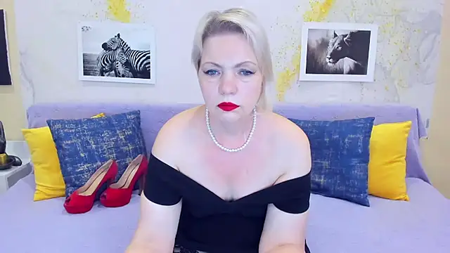 Snapshot of BeautyName chatting on March 17, 2:41 am BeautyName online show from March 17, 2:41 am