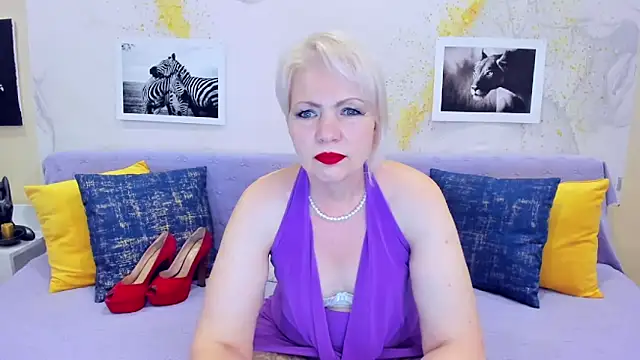 Snapshot of BeautyName chatting on March 18, 6:48 pm BeautyName online show from March 18, 6:48 pm