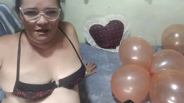 Snapshot of selenax2023 chatting on October 19, 3:51 am selenax2023 online show from October 19, 3:51 am