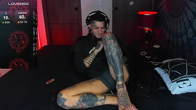 Snapshot of josh__ackerman chatting on December 17, 6:08 am josh ackerman online show from December 17, 6:08 am