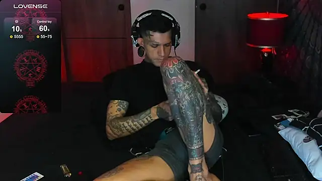 Snapshot of josh__ackerman chatting on December 17, 6:36 pm josh ackerman online show from December 17, 6:36 pm