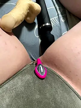 katcclovea online show from December 4, 5:21 pm