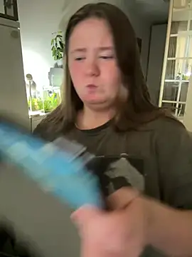 remirann  online show from March 18, 3:53 pm