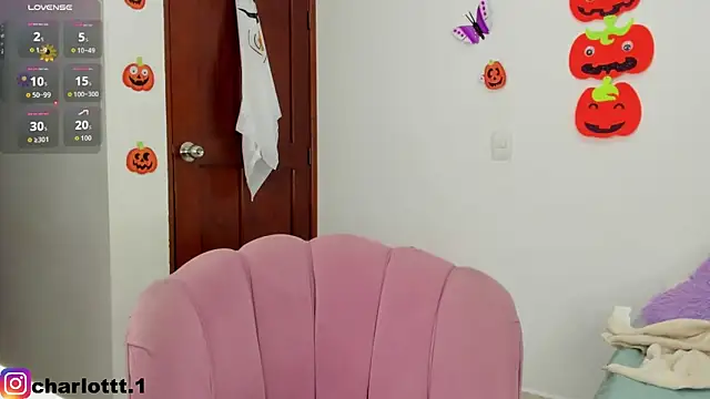 Snapshot of charlotte_250 chatting on October 21, 3:18 am charlotte 250 online show from October 21, 3:18 am