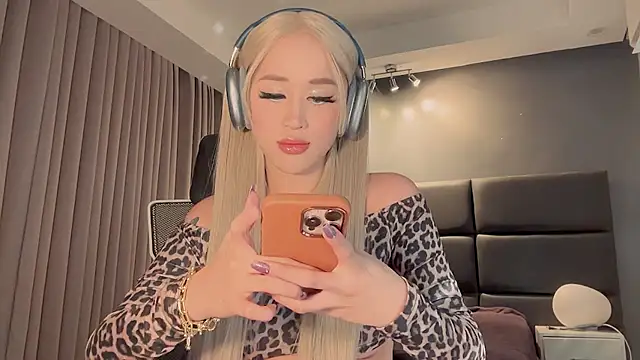 Carrie Colbyxx online show from December 21, 6:30 am