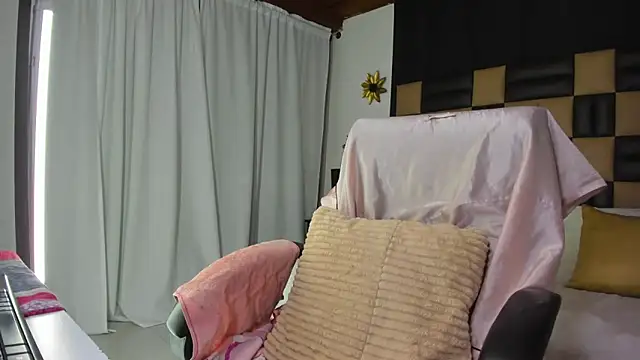 Snapshot of BarbieKano chatting on November 9, 10:41 pm BarbieKano online show from November 9, 10:41 pm