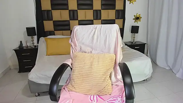 Snapshot of BarbieKano chatting on November 13, 11:25 pm BarbieKano online show from November 13, 11:25 pm