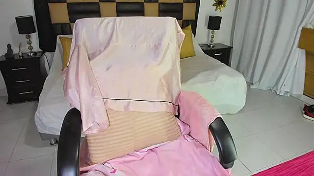 Snapshot of BarbieKano chatting on November 17, 10:48 pm BarbieKano online show from November 17, 10:48 pm