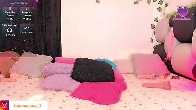 Snapshot of sabrinamossii chatting on June 2, 7:32 am sabrinamossii online show from June 2, 7:32 am