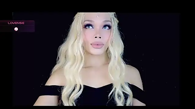 Snapshot of sugar_bbyxx chatting on July 22, 10:29 am sugar bbyxx online show from July 22, 10:29 am