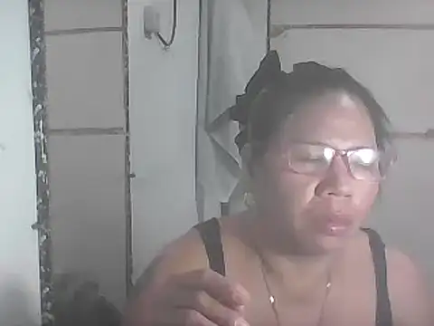 Snapshot of hotwet_mama4uxx chatting on January 14, 3:36 pm hotwet mama4uxx online show from January 14, 3:36 pm