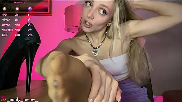 Snapshot of _Emily_Sweety_ chatting on February 14, 11:31 am Emily Sweety online show from February 14, 11:31 am