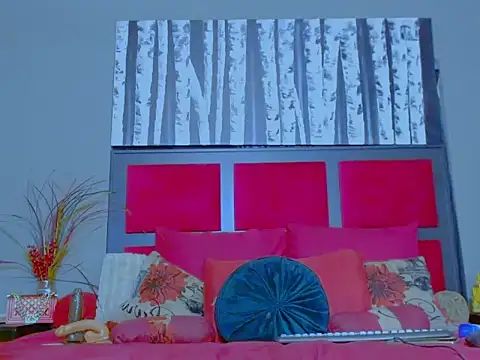 Snapshot of MissParis26 chatting on November 28, 8:17 am MissParis26 online show from November 28, 8:17 am