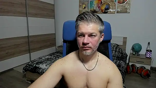 Snapshot of RobbyShawz chatting on May 2, 5:45 am RobbyShawz online show from May 2, 5:45 am