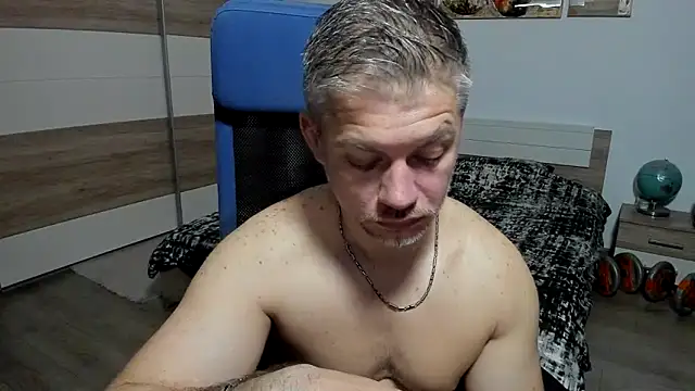 Snapshot of RobbyShawz chatting on May 7, 4:07 am RobbyShawz online show from May 7, 4:07 am