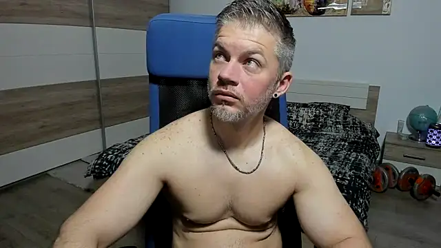 Snapshot of RobbyShawz chatting on May 18, 4:40 am RobbyShawz online show from May 18, 4:40 am