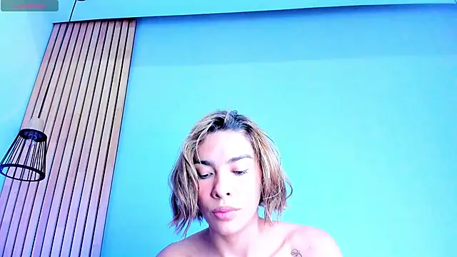 mia-reeves online show from March 3, 7:28 pm