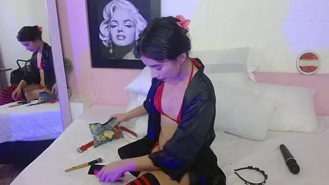 Snapshot of Sweetcristin chatting on April 29, 12:59 am Sweetcristin online show from April 29, 12:59 am