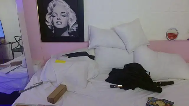 Snapshot of Sweetcristin chatting on May 2, 12:37 am Sweetcristin online show from May 2, 12:37 am
