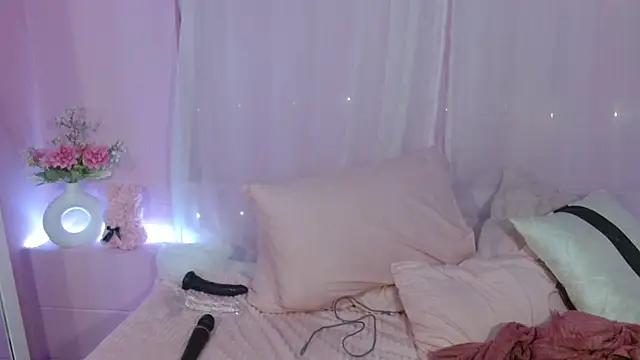 Snapshot of Sweetcristin chatting on June 7, 2:37 am Sweetcristin online show from June 7, 2:37 am