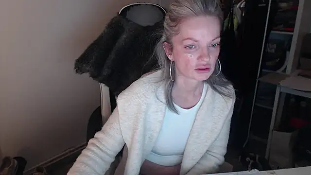 Snapshot of Sabdeluxe chatting on February 8, 7:04 am Sabdeluxe online show from February 8, 7:04 am