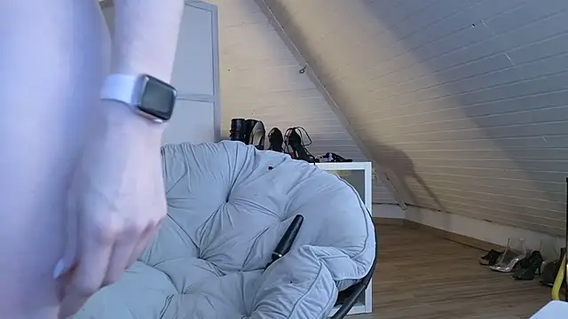 Snapshot of Sabdeluxe chatting on December 5, 11:52 am Sabdeluxe online show from December 5, 11:52 am