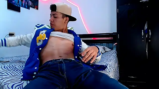 Snapshot of littleyork chatting on February 10, 11:57 am littleyork online show from February 10, 11:57 am