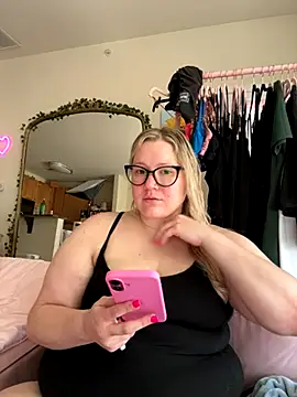 Snapshot of PiggyRose chatting on October 19, 6:08 pm PiggyRose online show from October 19, 6:08 pm