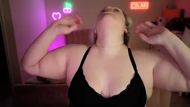 PiggyRose online show from November 4, 2:32 am