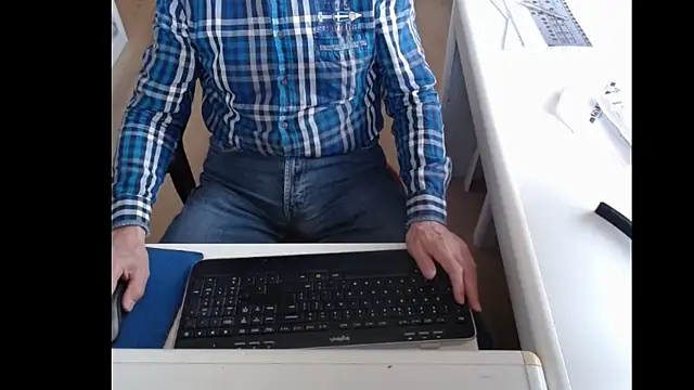 dutchpornking online show from March 7, 8:23 am