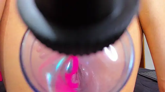 Snapshot of iamvicky_4 chatting on October 4, 4:10 am iamvicky 4 online show from October 4, 4:10 am