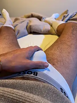 Snapshot of Zacaria25 chatting on December 2, 8:04 pm Zacaria25 online show from December 2, 8:04 pm