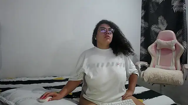 mabigomez00 online show from February 12, 9:04 am