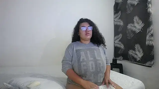 mabigomez00 online show from March 27, 9:10 am