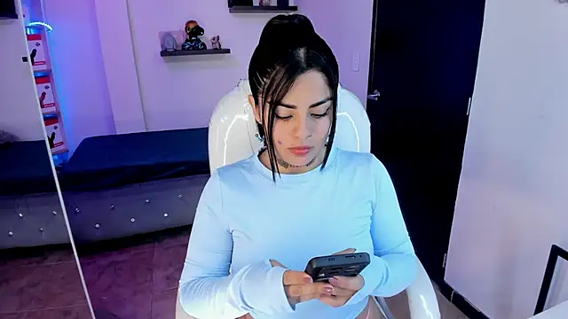 Catalinaa martinez online show from February 7, 8:10 pm