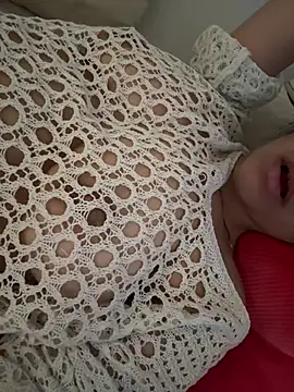 Prettylilgirll online show from July 3, 5:30 pm