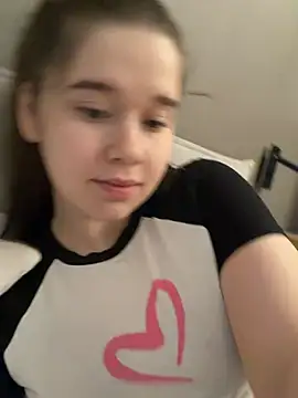 Snapshot of HornyGirlH chatting on April 26, 3:15 am HornyGirlH online show from April 26, 3:15 am