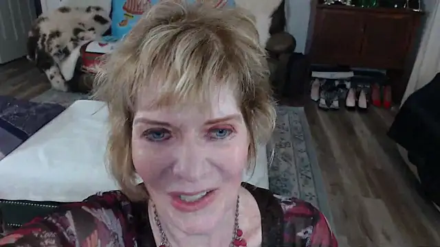 SindeeDix online show from December 3, 3:10 pm