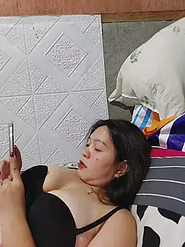 Snapshot of MissKitty31 chatting on May 19, 1:39 pm MissKitty31 online show from May 19, 1:39 pm