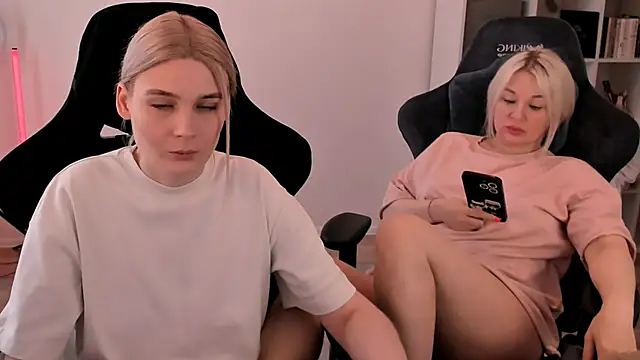 hotblonds online show from March 8, 10:00 am