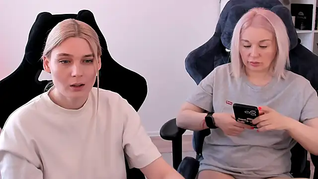 hotblonds online show from March 15, 10:03 am