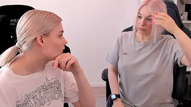 hotblonds online show from March 17, 10:17 am