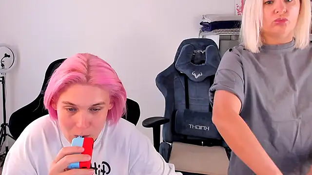 hotblonds online show from September 20, 10:27 am