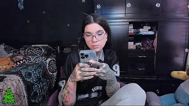 Lilmarieee online show from December 12, 8:10 pm