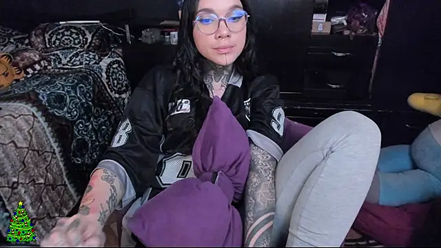 Lilmarieee online show from December 12, 11:14 pm