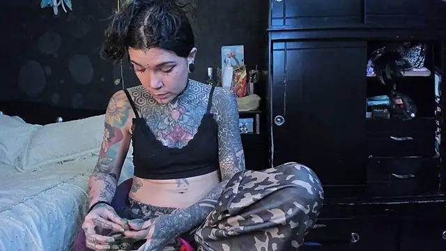 Lilmarieee online show from December 1, 9:53 pm