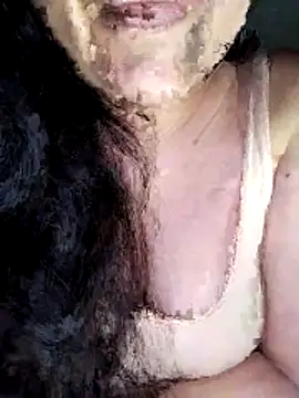 Snapshot of Annerae chatting on February 1, 3:54 pm Annerae online show from February 1, 3:54 pm